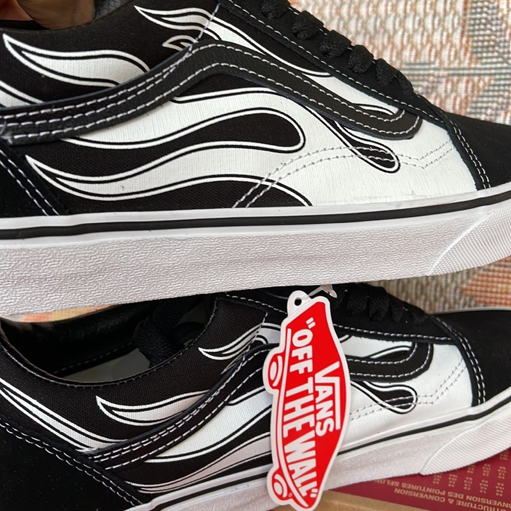Vans WMNS Old Skool
(Flame) Black/White
VN0A38G1K68
Sneakers - Picture 15 of 16